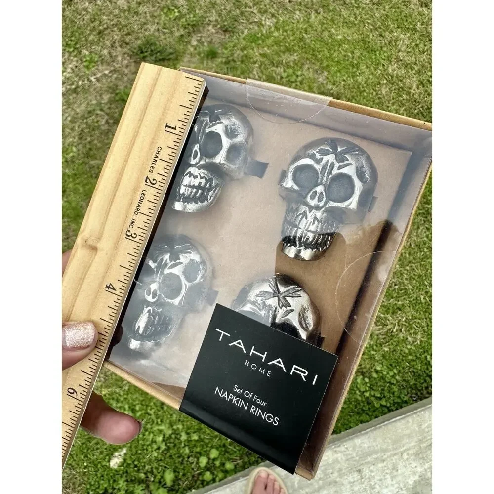 NIB Tahari Napkin Rings Set/4 Silver Tone Metal‎ Gothic Skull Bone Spooky Theme
